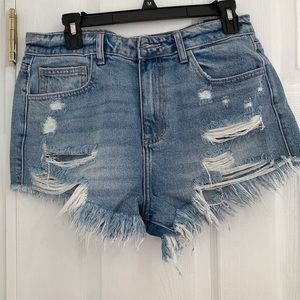 NWT FASHION NOVA HEARTBREAKER DISTRESSED DENIM SHORTS SIZE L